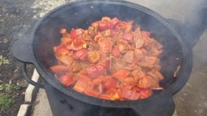 ЛЕЧО ПО-ВЕНГЕРСКИ В КАЗАНЕ НА  КОСТРЕ