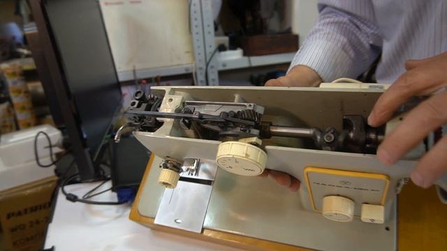 Почему снизу плохая строчка на ткани у швейной машины Чайка, Подольск? Теория и практика. смотреть онлайн