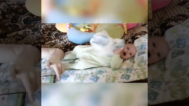 Как развеселить малыша 5 месяцев пакетом / The most contagious laughter of children !!! смотреть онлайн