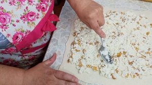 Слоёный рулет с творожком и изюмом