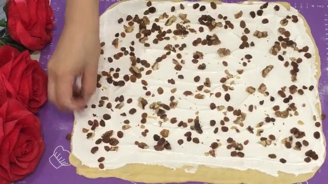 Сочинская пахлава или рулетики с орехом и изюмом.