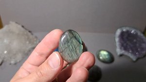 Лабрадор- камень ясновидения и тайных знаний.?