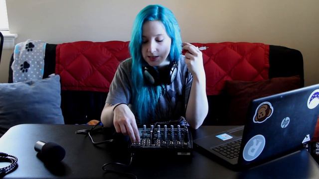 Our Podcast Setup : BEHRINGER Xenyx 1202 Mixer смотреть онлайн