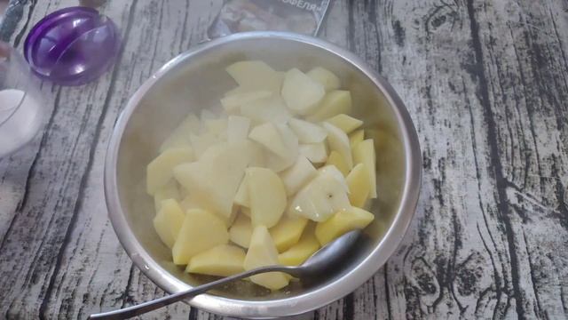 Картофельные дольки по-деревенски, запеченные в духовке | Как сделать хрустящий картофель? смотреть онлайн