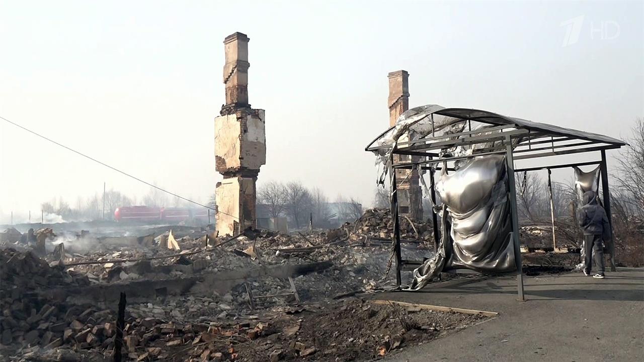 В. Путин поручил Е. Куйвашеву оказать помощь жителям Свердловской области пострадавшим от пожаров.