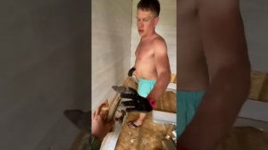 Крепим ламинат к осб черными саморезами