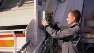 Как устроен мусоровоз с задней загрузкой Coseco на базе шасси DAF LF 280