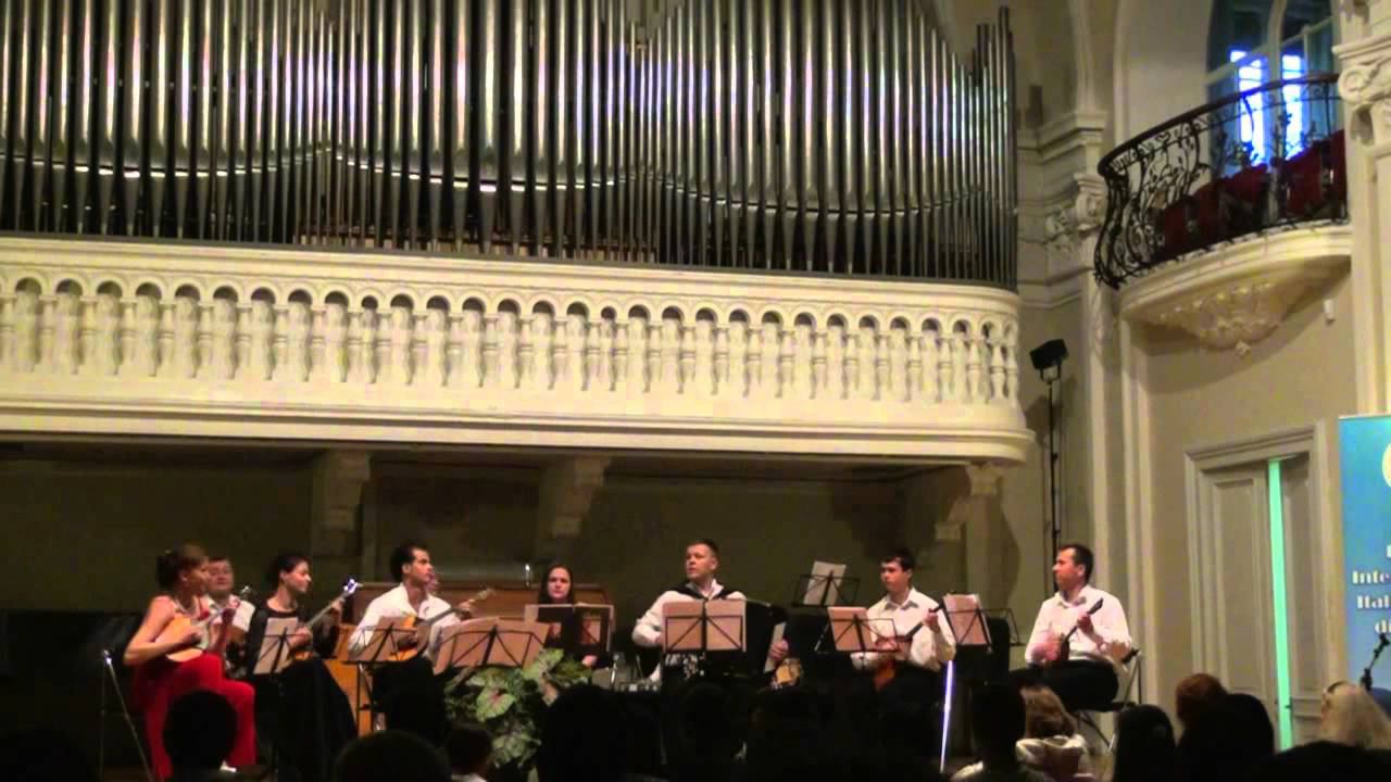 The moon is shining смотреть онлайн