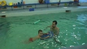 Занятие с ребёнком ЗПРР в бассейне