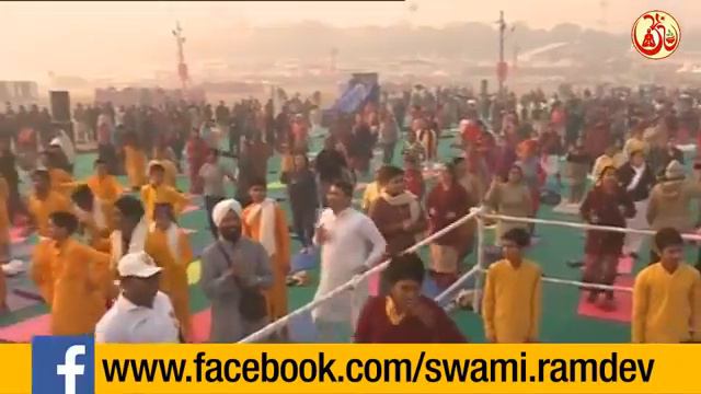 Занятие по йоге в рамках празднования Кумбха Мелы. смотреть онлайн