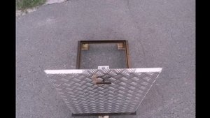 Напольный люк уличного применения на амортизаторах