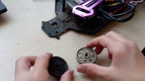 Устанавливаю металлический спур и пиньён на свою RC модель HSP.