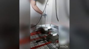 Установка маяков для стяжки пола