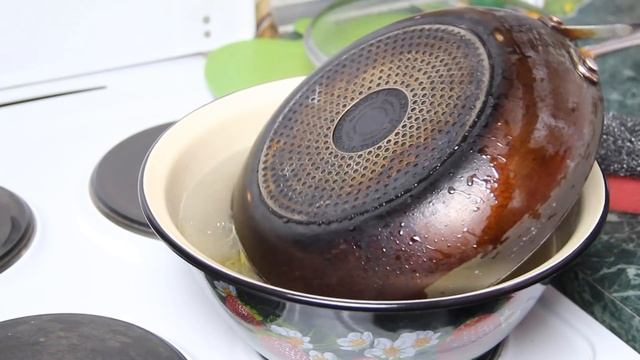 Как отмыть чугунную сковороду от нагара внутри. Как отмыть чугунную сковороду от нагара внутри