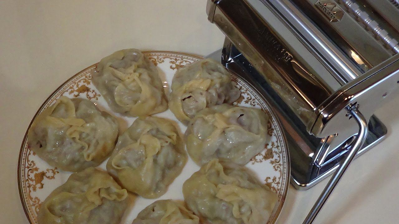 Манты, лапша и лапшерезка.
