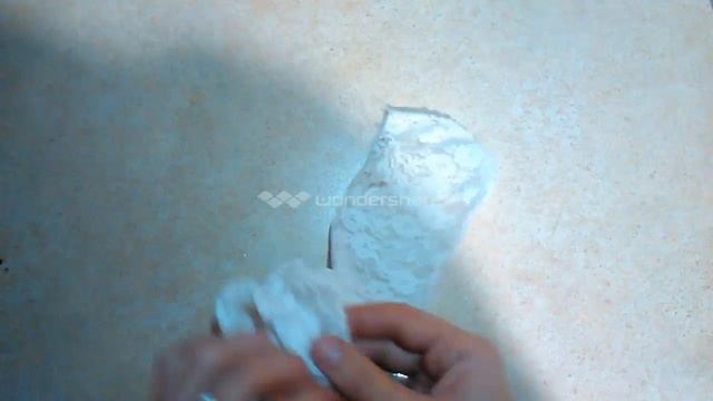 Светильник из бутылки и гирлянды своими руками