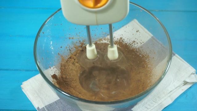 Шоколадный торт !! Простой шоколадный торт БЕЗ ЯИЦ, БЕЗ МАСЛА и ШОКОЛАДА. Простой рецепт!! смотреть онлайн