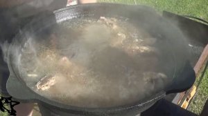 ШУРПА ИЗ ТРЕХ ВИДОВ МЯСА В КАЗАНЕ НА КОСТРЕ