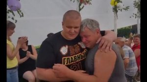 Дети дарят машины своим отцам!