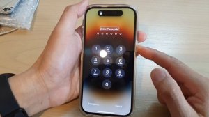 iPhone 14's/14 Pro Max: How to Unlock The Lock Screen With VoiceOver On - iOS 16