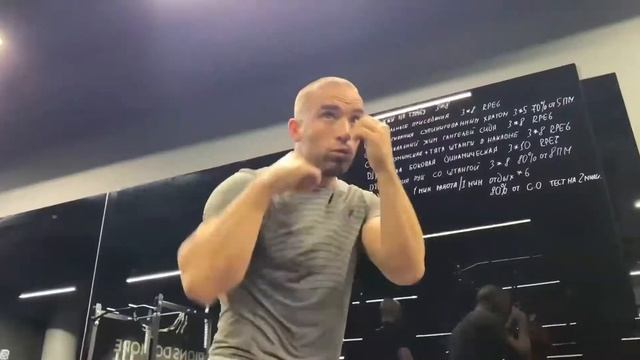 Боец UFC и бойцы HARDCORE проводят совместную тренеровку??? смотреть онлайн