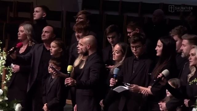 ТРАУРНОЕ СЛУЖЕНИЕ ?ДЕТИ ПОЮТ ДЛЯ СВОИХ ПОГИБШИХ РОДИТЕЛЕЙ ? смотреть онлайн