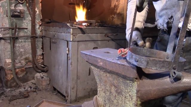 Кованый светильник.Как сделать без сварочного аппарата. смотреть онлайн