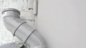Водосток из пластиковых труб. Дёшево и сердито.
