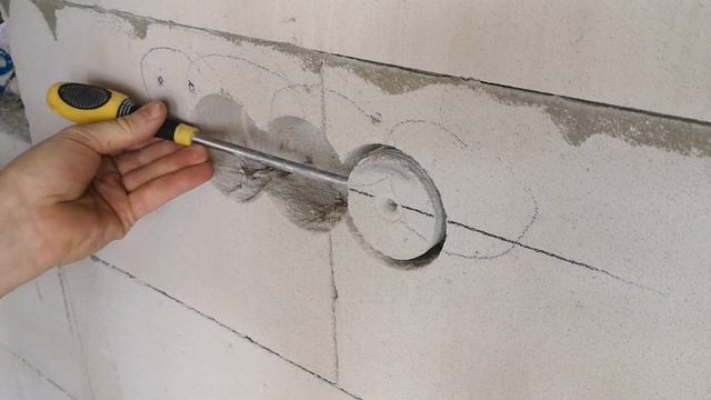 Штробление стен из газобетона под проводку
