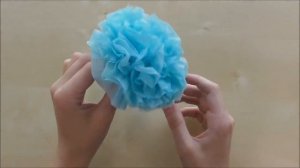 Blumen basteln mit Papier-Servietten ? Geschenke selber machen, Deko mit Pompoms zum Muttertag