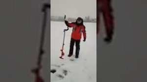 Можно ли бурить 200-м ледобуром руками? "Buran 200" сделает это легко!