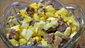 Салат с селедкой - вкусный салат из сельди на праздничный стол.