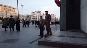 Мужик классно читает стихи Маяковского / стильные чтецы