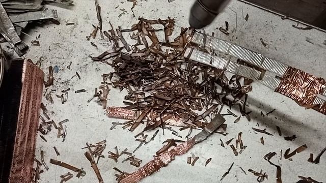 Разбор медного радиатора печки ВАЗ смотреть онлайн