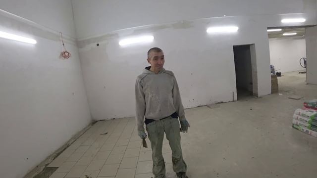 Пьяный мастер 2. Продолжаем плиточные работы. Затирка швов плитки.