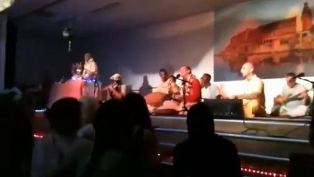 Sacinandana Swami Kirtan смотреть онлайн