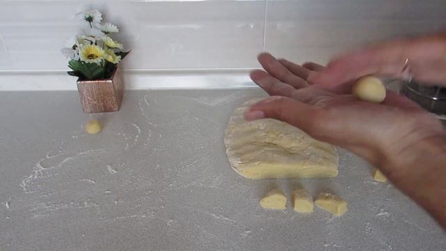 СЛАДКИЕ ШАРИКИ НА СГУЩЕНКЕ К ЧАЮ