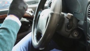 Как поменять аккумулятор на Volvo V40