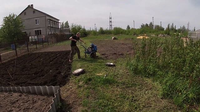 Мини культиватор ( незаменимая вещь с апреля и до осени ) .