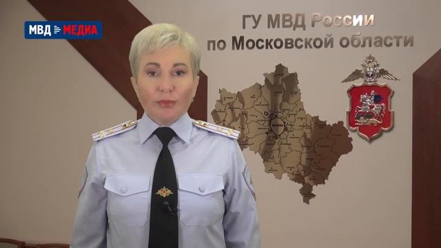 Угонщик протащил хозяйку автомобиля почти километр по дороге смотреть онлайн