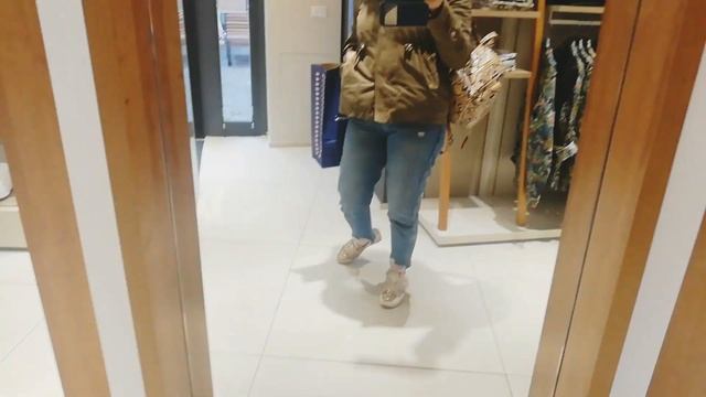 Valdichiana Outlet Village 2022.Long weekend outing with Indian mom in Italy. смотреть онлайн