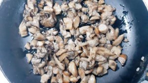 Салат с рисом крабовыми палочками и грибами
