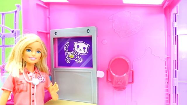 Распаковка - Кабинет ветеринара Барби. Видео для девочек смотреть онлайн
