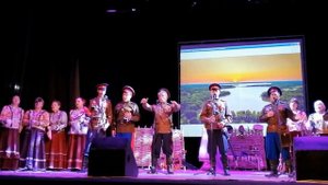 Как красиво звучит эта душевная песня! Любо мне когда Дон разливается