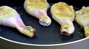 Куриные голени с луком в сметане