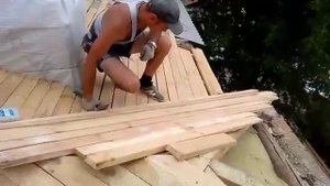 Сплошная обрешётка на ендовых и примыканиях к воздуховодам