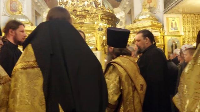 Служба в Михайловском соборе Псково-Печерского монастыря. смотреть онлайн