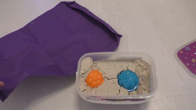 Кинетический песок Набор 3 кг, 4 формочки+песочница, Звездный песок смотреть онлайн