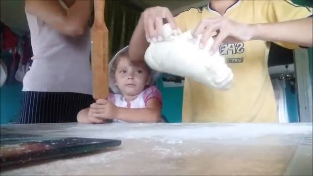 Купание в басейне и как мы лепили пельмени Vlog смотреть онлайн