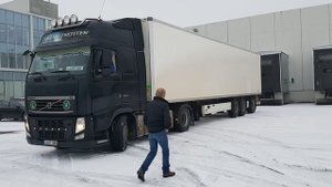 Полуприцеп рефрижератор с поворотной осью, маневрирование